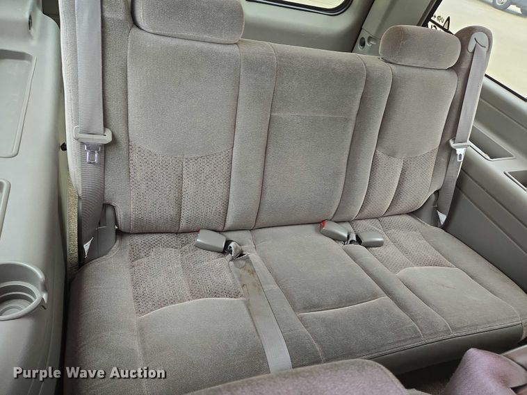 image for item EN8019 2003 Chevrolet Suburban 1500 SUV