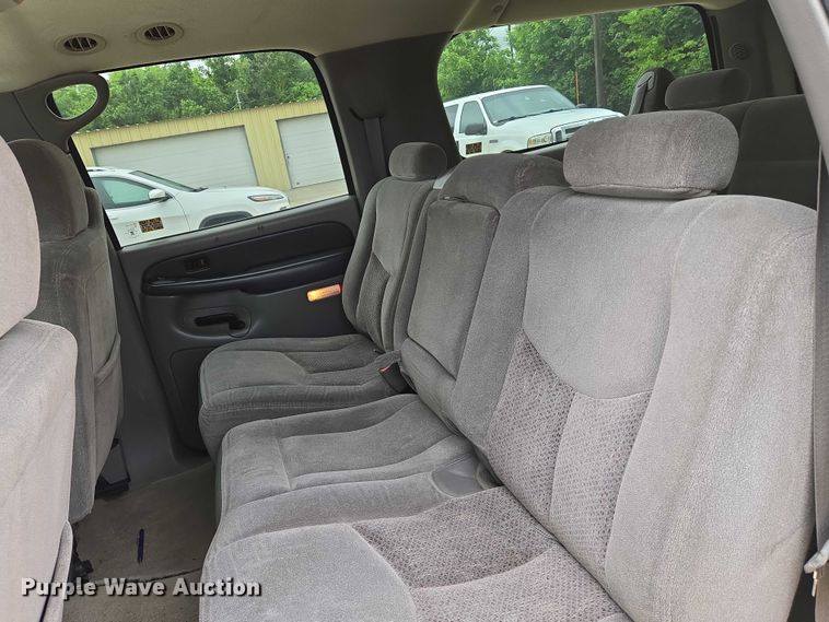 image for item EN8019 2003 Chevrolet Suburban 1500 SUV