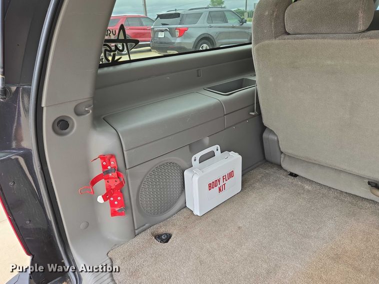 image for item EN8019 2003 Chevrolet Suburban 1500 SUV