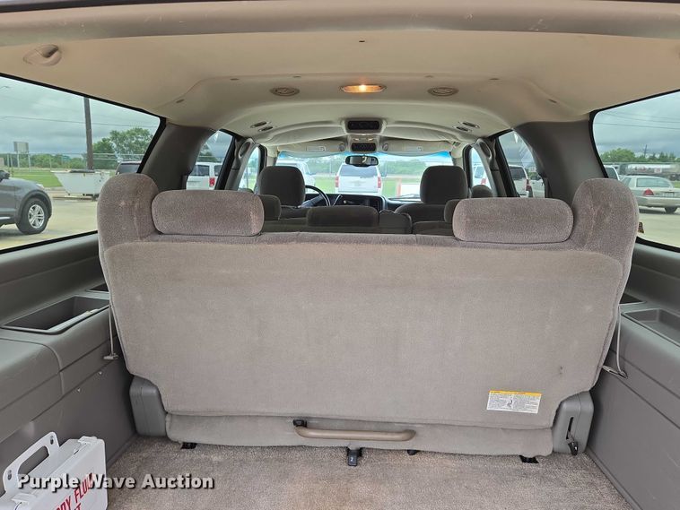 image for item EN8019 2003 Chevrolet Suburban 1500 SUV