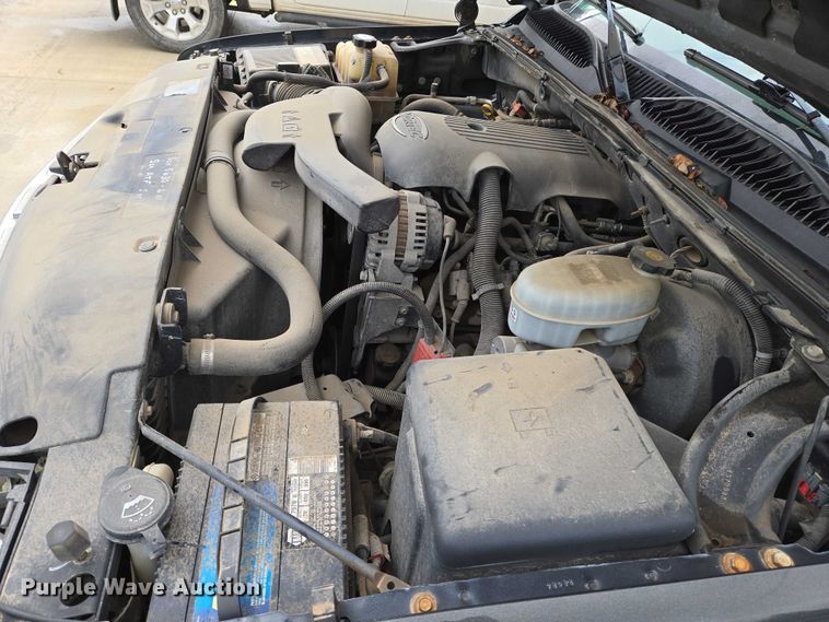 image for item EN8019 2003 Chevrolet Suburban 1500 SUV