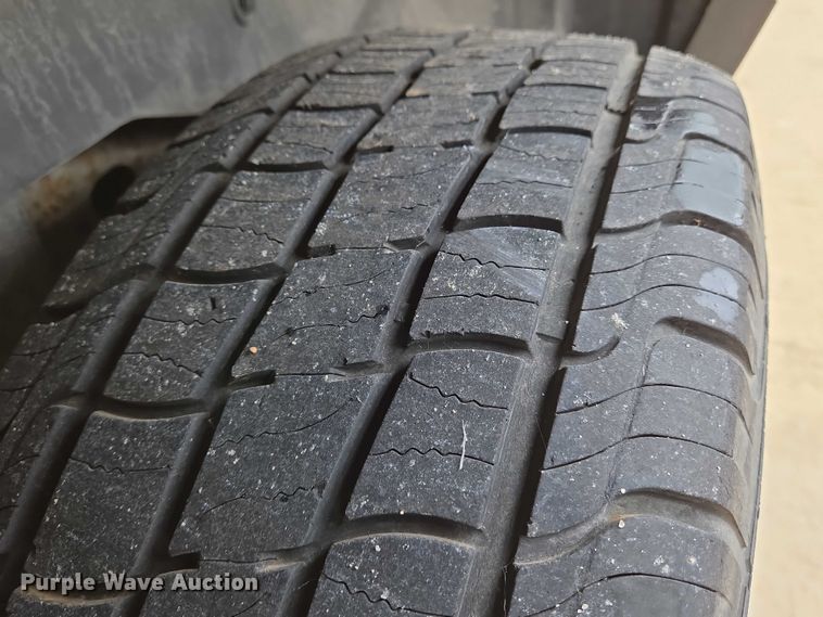 image for item EN8019 2003 Chevrolet Suburban 1500 SUV