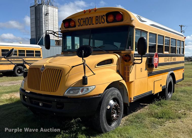 image for item EP0647 2005 Blue Bird school bus