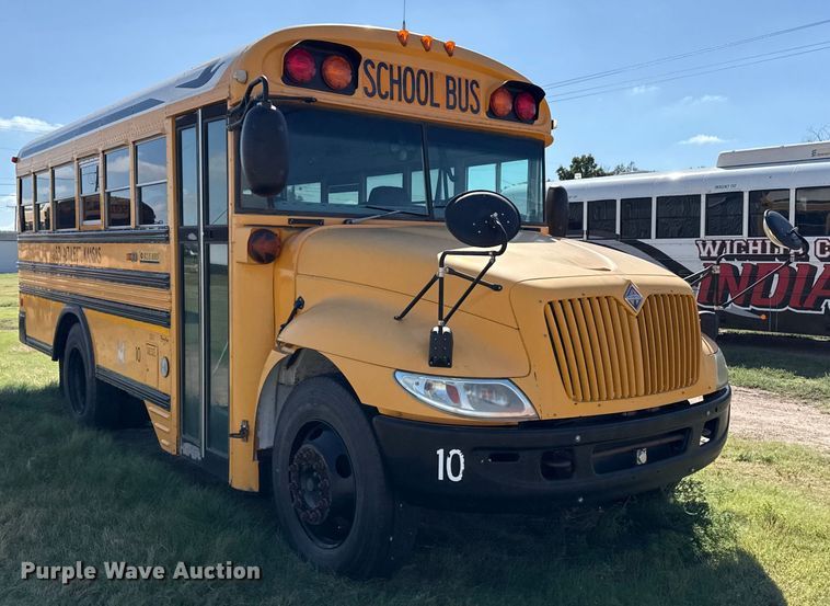 image for item EP0647 2005 Blue Bird school bus