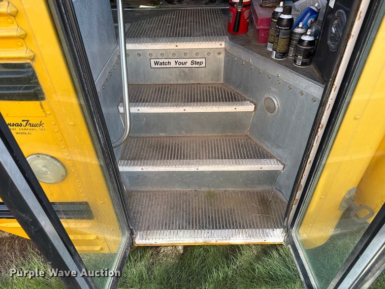 image for item EP0647 2005 Blue Bird school bus