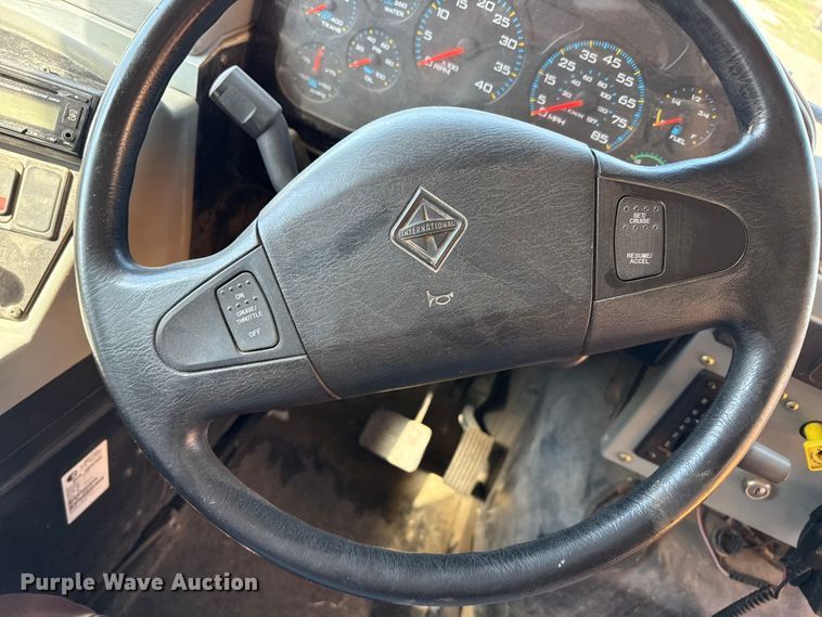 image for item EP0647 2005 Blue Bird school bus