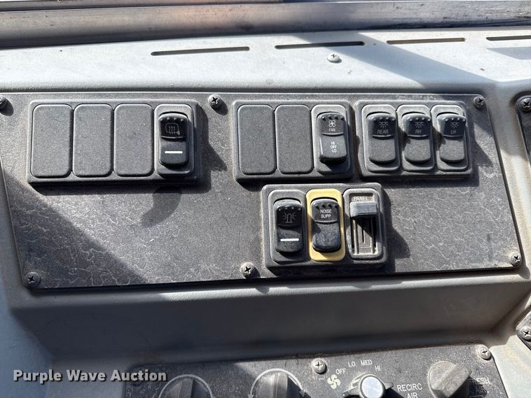 image for item EP0647 2005 Blue Bird school bus