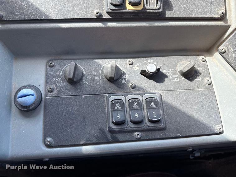 image for item EP0647 2005 Blue Bird school bus