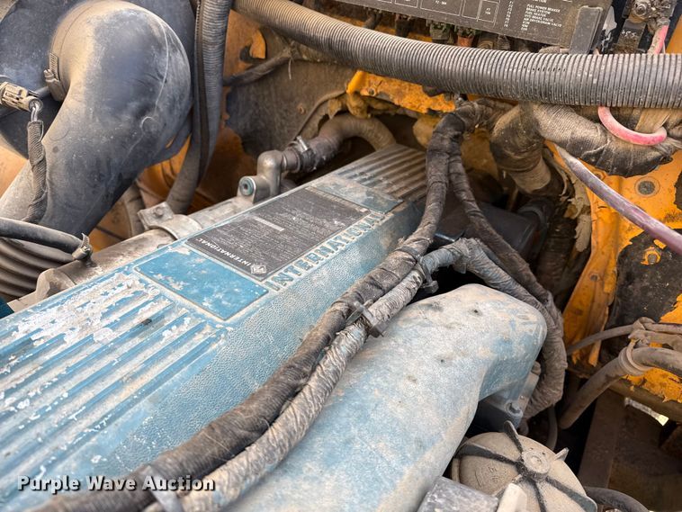 image for item EP0647 2005 Blue Bird school bus