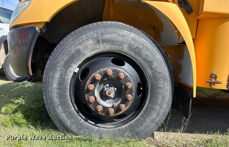 image for item EP0647 2005 Blue Bird school bus