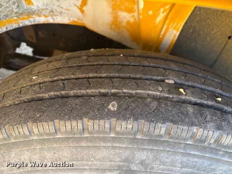 image for item EP0647 2005 Blue Bird school bus