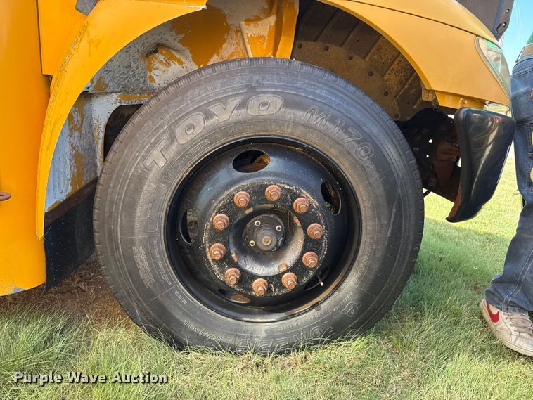 image for item EP0647 2005 Blue Bird school bus