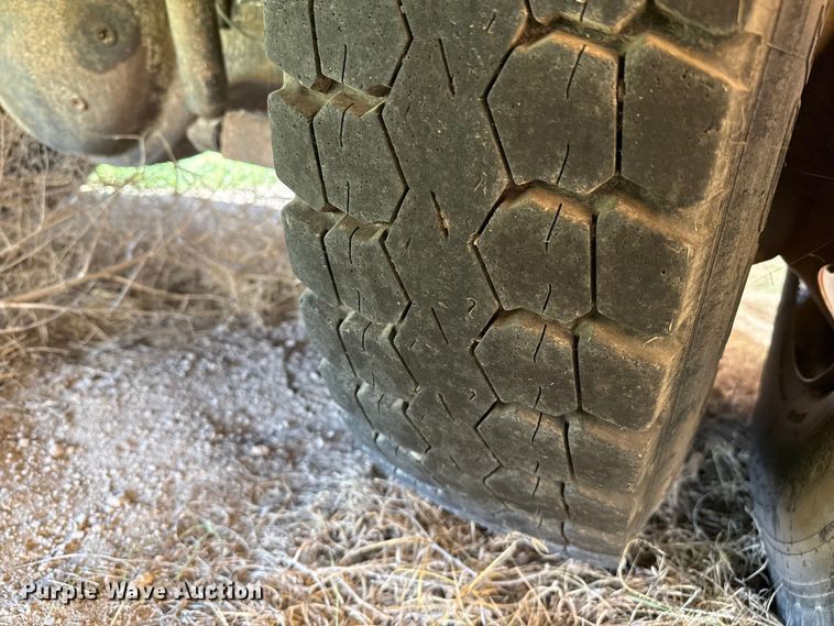 image for item EP0647 2005 Blue Bird school bus