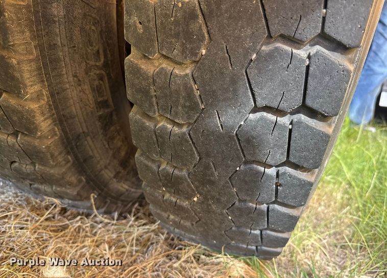 image for item EP0647 2005 Blue Bird school bus