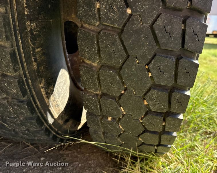 image for item EP0647 2005 Blue Bird school bus