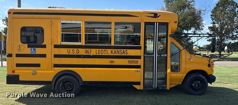 image for item EP0649 2001 Ford school bus