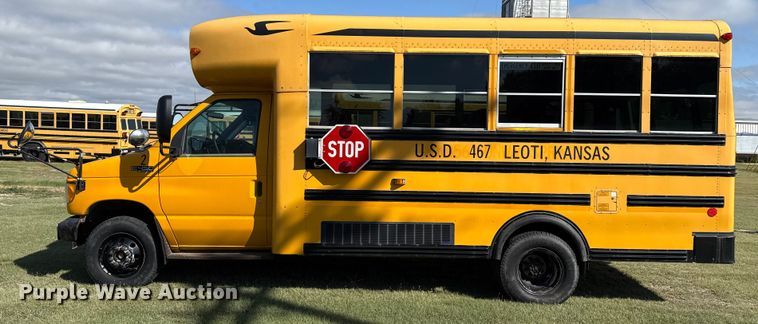 image for item EP0649 2001 Ford school bus