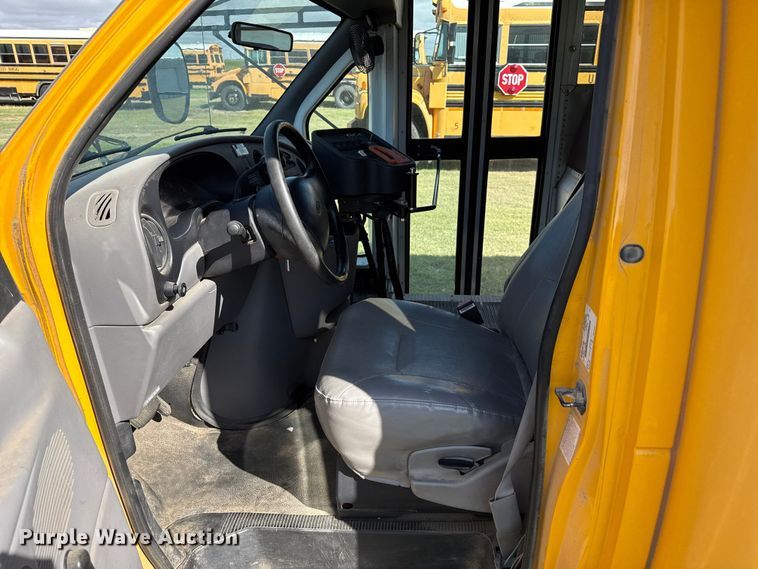 image for item EP0649 2001 Ford school bus