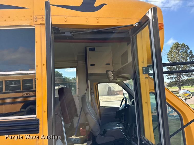 image for item EP0649 2001 Ford school bus