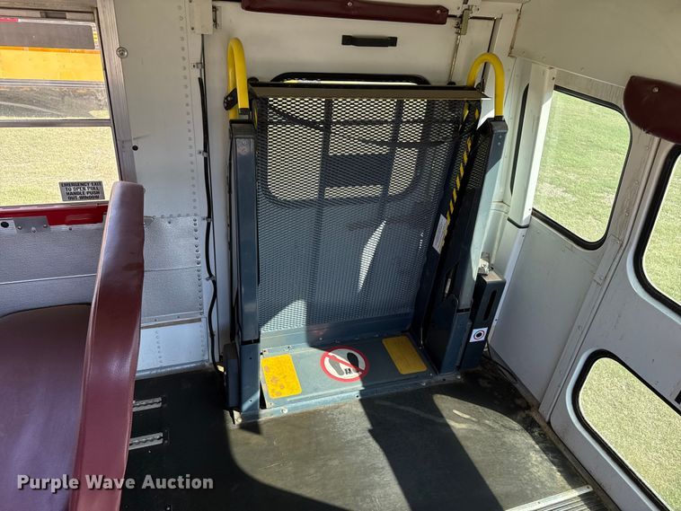 image for item EP0649 2001 Ford school bus