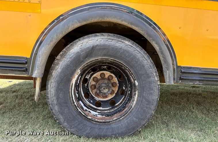 image for item EP0649 2001 Ford school bus