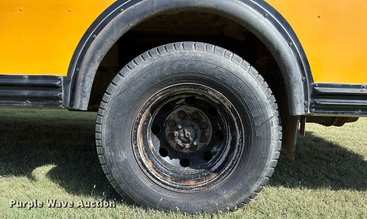 image for item EP0649 2001 Ford school bus