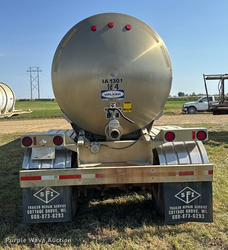 image for item ER0110 1983 Walker tank trailer