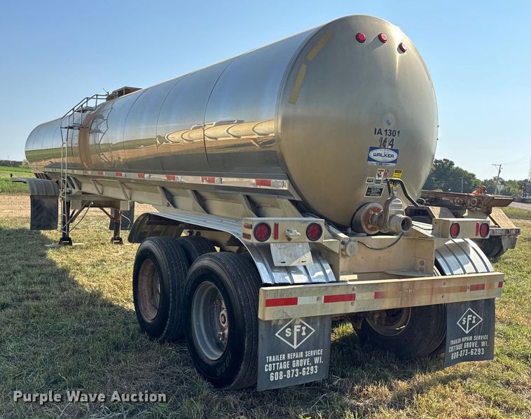 image for item ER0110 1983 Walker tank trailer