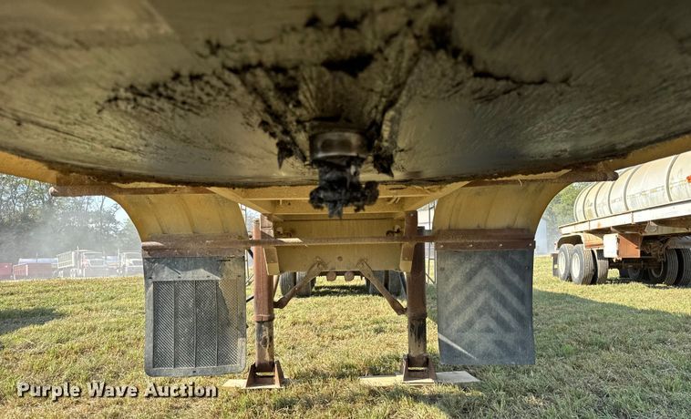 image for item ER0110 1983 Walker tank trailer