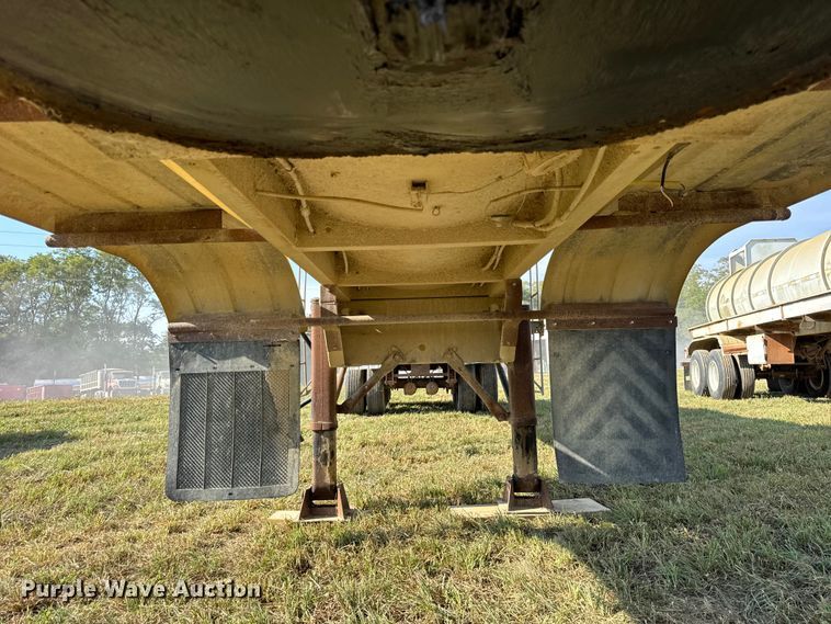 image for item ER0110 1983 Walker tank trailer