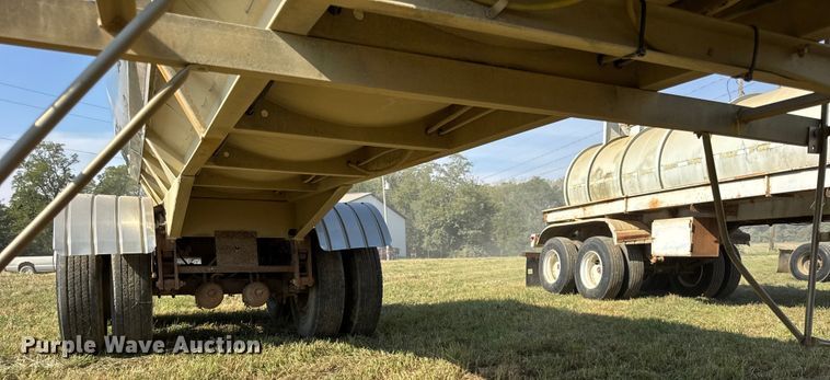 image for item ER0110 1983 Walker tank trailer