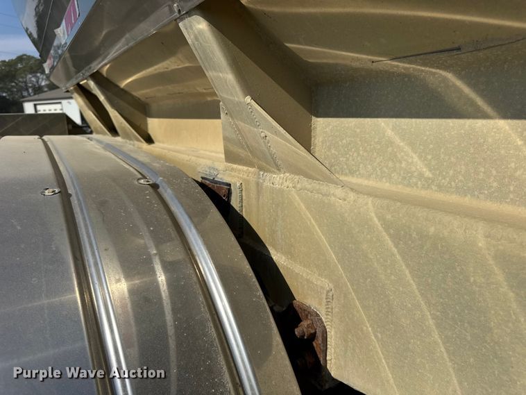 image for item ER0110 1983 Walker tank trailer