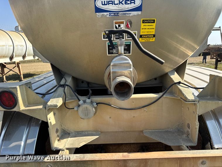 image for item ER0110 1983 Walker tank trailer