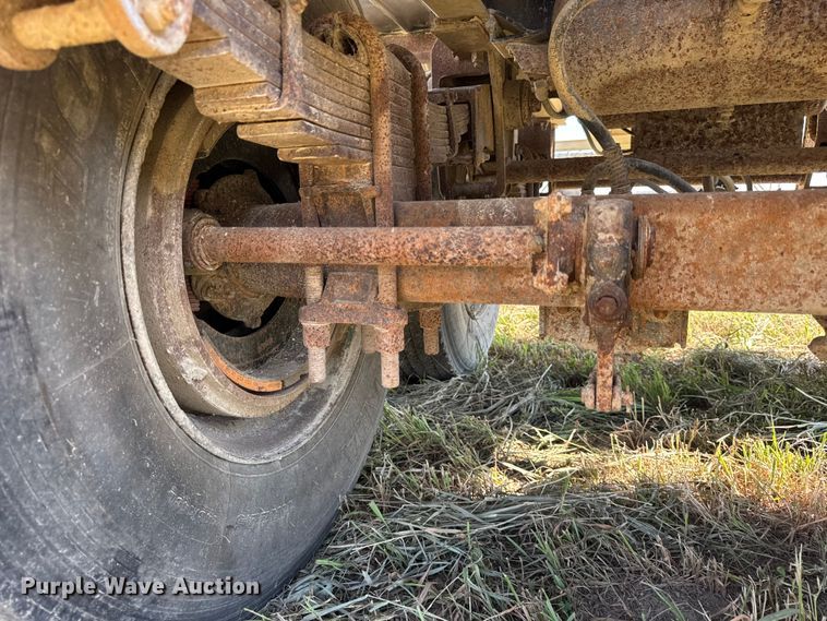 image for item ER0110 1983 Walker tank trailer