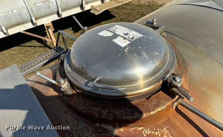 image for item ER0110 1983 Walker tank trailer