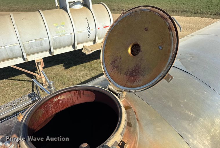 image for item ER0110 1983 Walker tank trailer