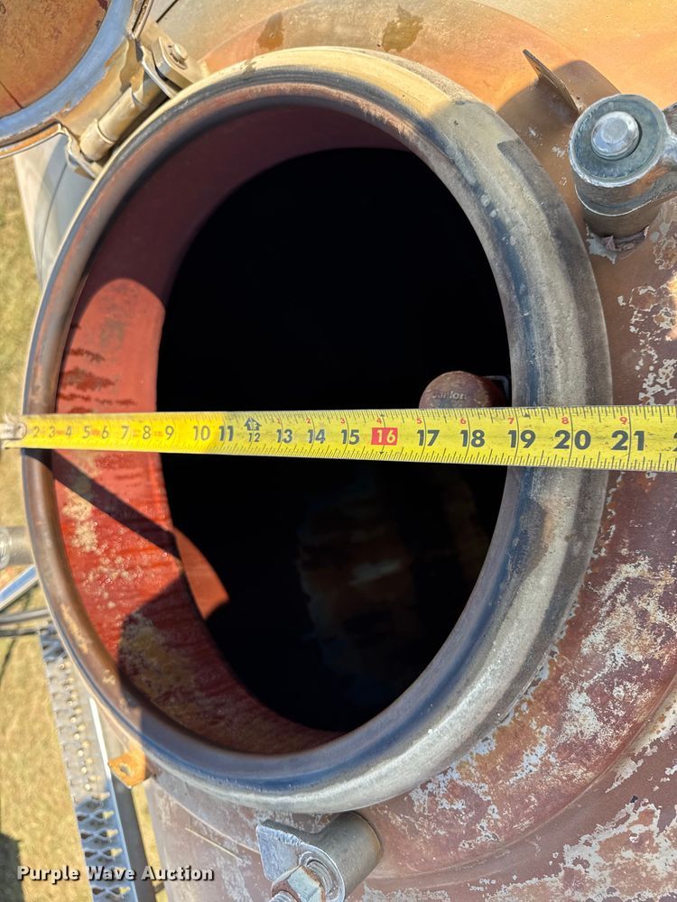 image for item ER0110 1983 Walker tank trailer