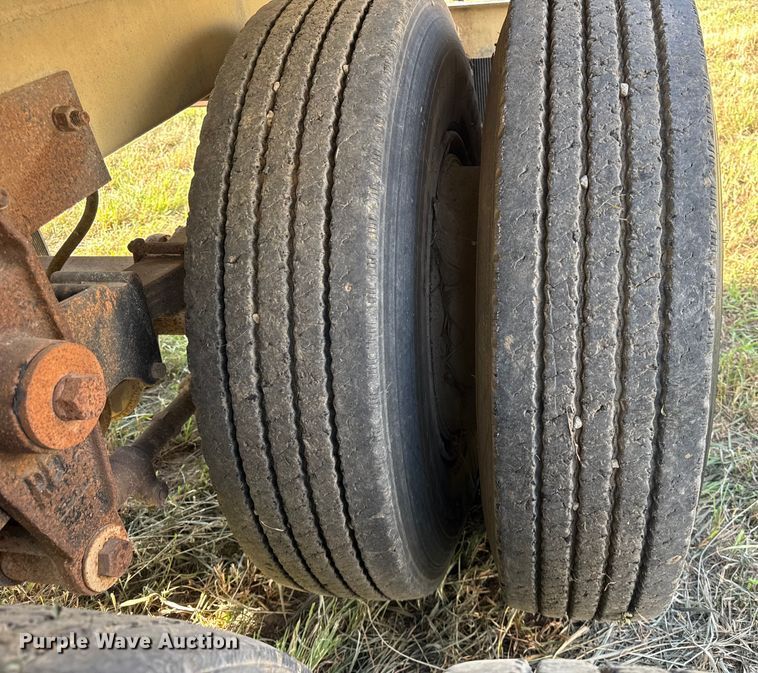 image for item ER0110 1983 Walker tank trailer