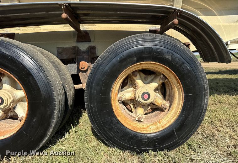 image for item ER0110 1983 Walker tank trailer