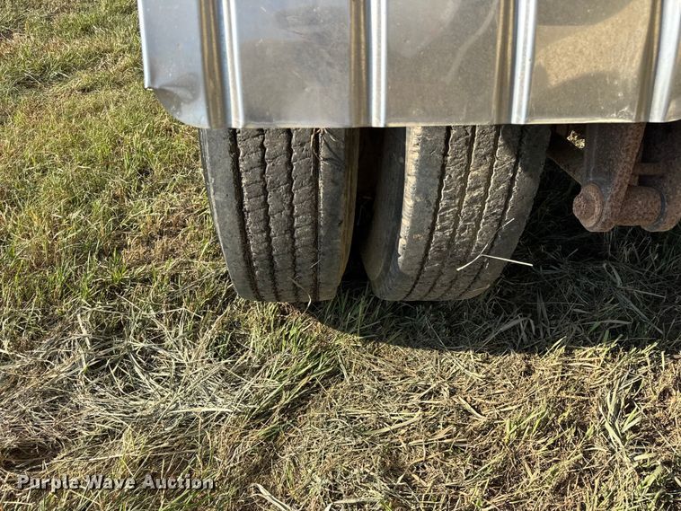 image for item ER0110 1983 Walker tank trailer