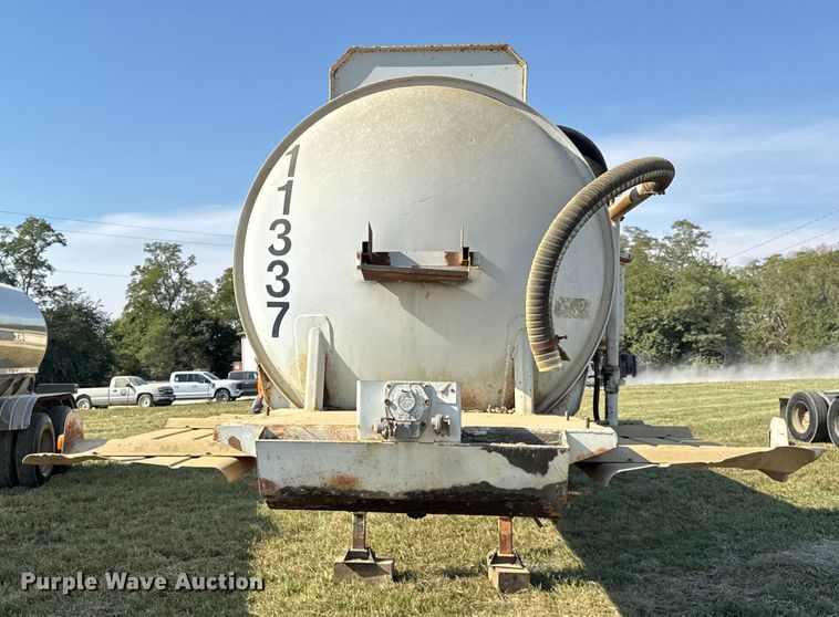 image for item ER0111 1991 V.E. Enterprises Inc DOTF 140B vacuum trailer