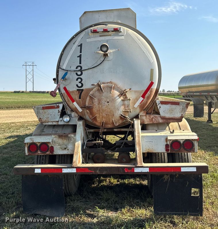 image for item ER0111 1991 V.E. Enterprises Inc DOTF 140B vacuum trailer