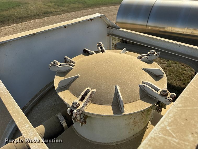 image for item ER0111 1991 V.E. Enterprises Inc DOTF 140B vacuum trailer