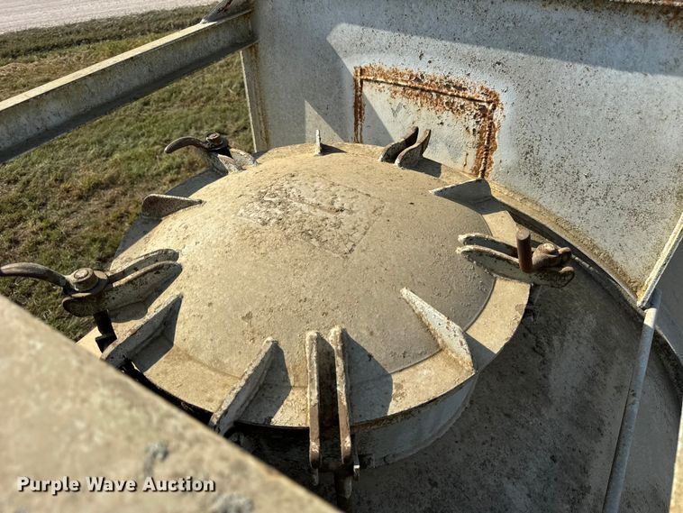 image for item ER0111 1991 V.E. Enterprises Inc DOTF 140B vacuum trailer