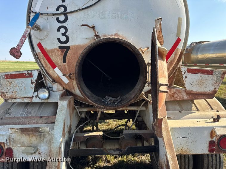 image for item ER0111 1991 V.E. Enterprises Inc DOTF 140B vacuum trailer