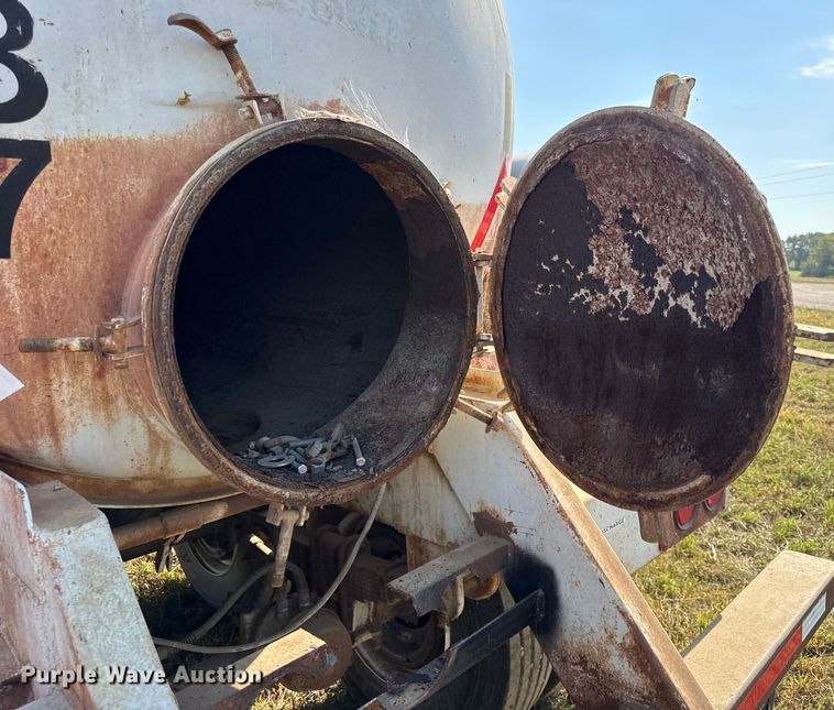 image for item ER0111 1991 V.E. Enterprises Inc DOTF 140B vacuum trailer