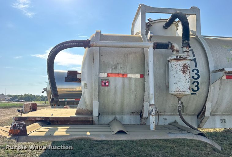 image for item ER0111 1991 V.E. Enterprises Inc DOTF 140B vacuum trailer