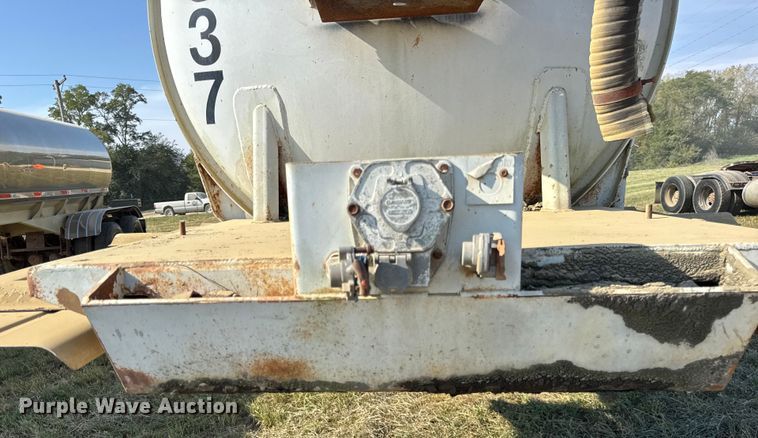 image for item ER0111 1991 V.E. Enterprises Inc DOTF 140B vacuum trailer