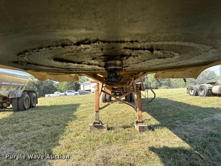 image for item ER0111 1991 V.E. Enterprises Inc DOTF 140B vacuum trailer