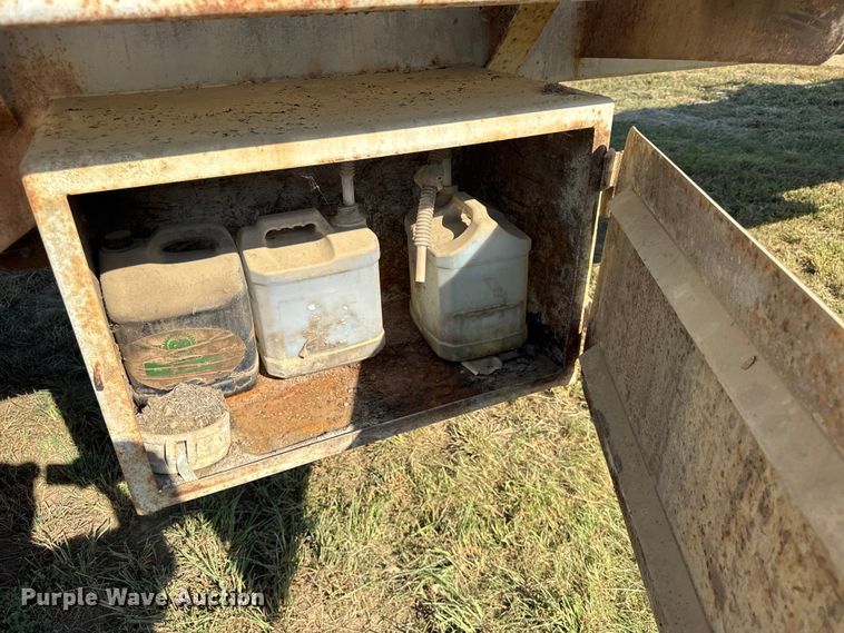 image for item ER0111 1991 V.E. Enterprises Inc DOTF 140B vacuum trailer